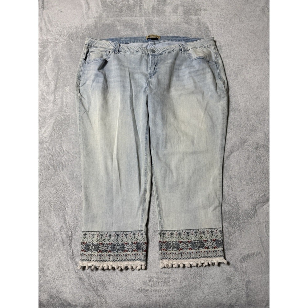 Democracy Jeans Womens 22W Blue Crop Light Wash Denim Embroidered